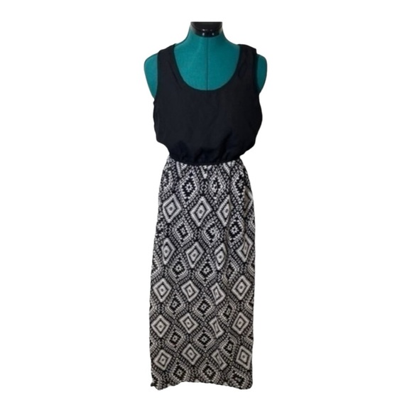 Indulge black and white geometric pattern sleeveless side slit Maxi Dress - Picture 3 of 11